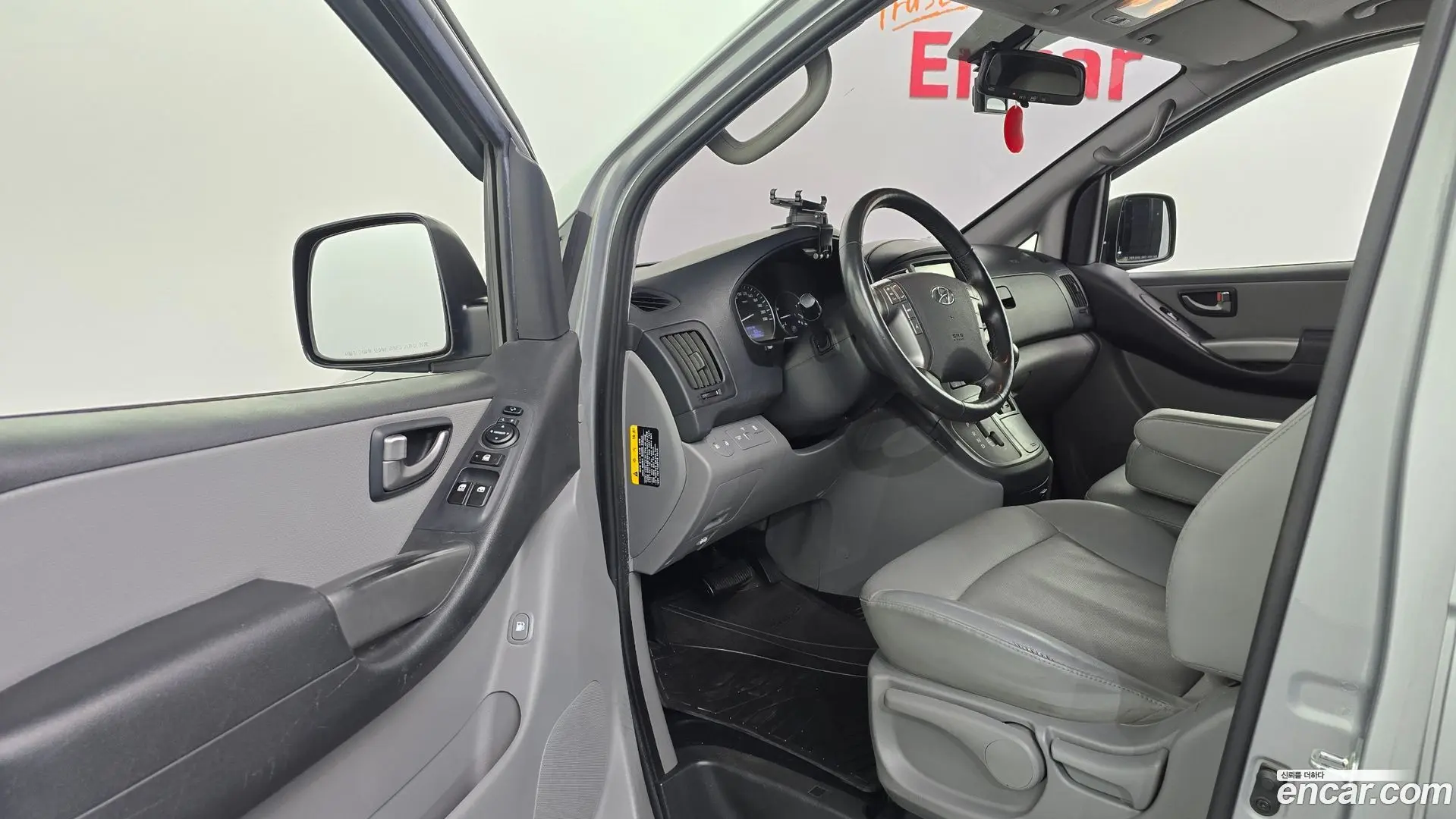 Hyundai Starex Van 3-Seater