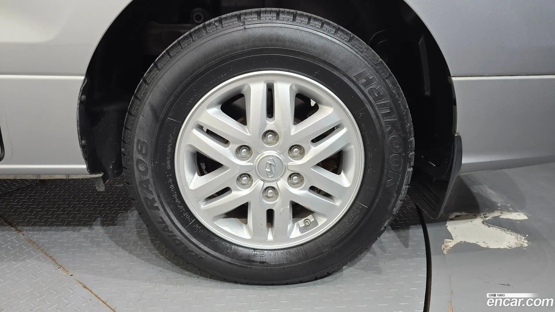 Hyundai Starex Van 3-Seater