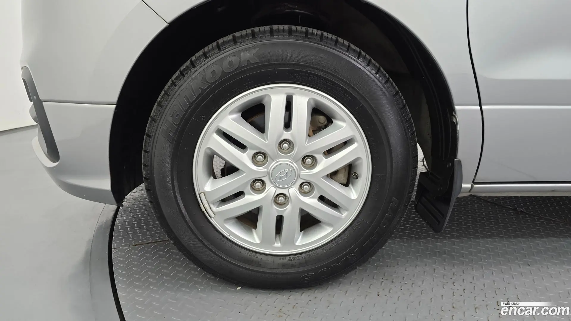 Hyundai Starex Van 3-Seater
