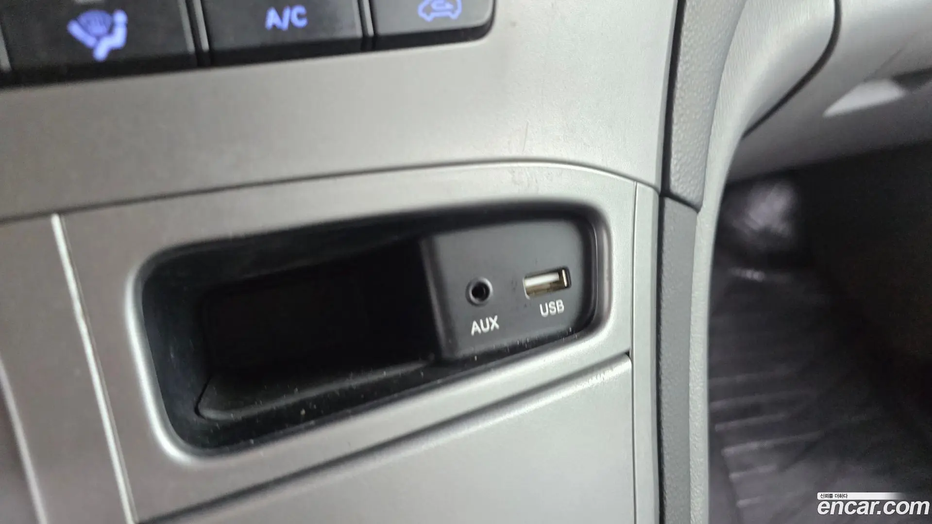 Hyundai Starex Van 3-Seater