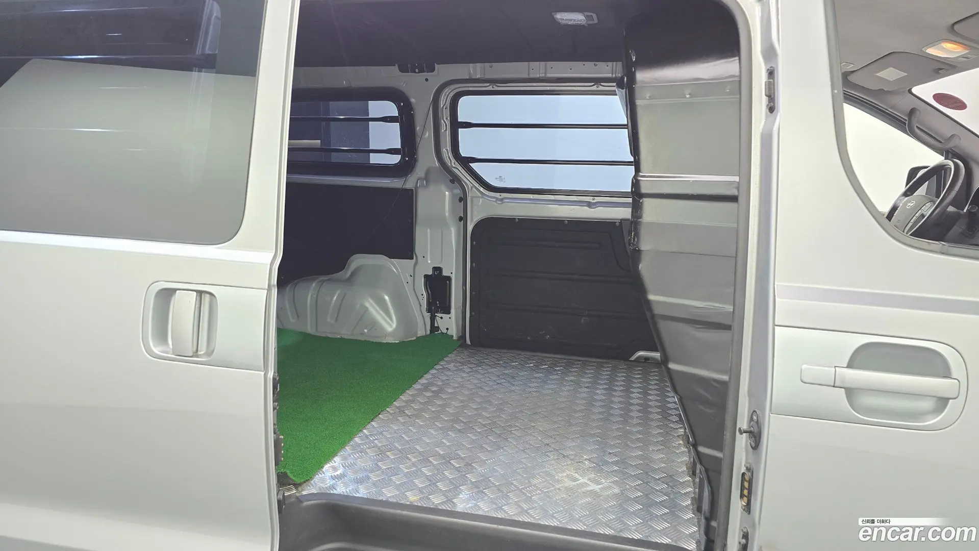 Hyundai Starex Van 3-Seater