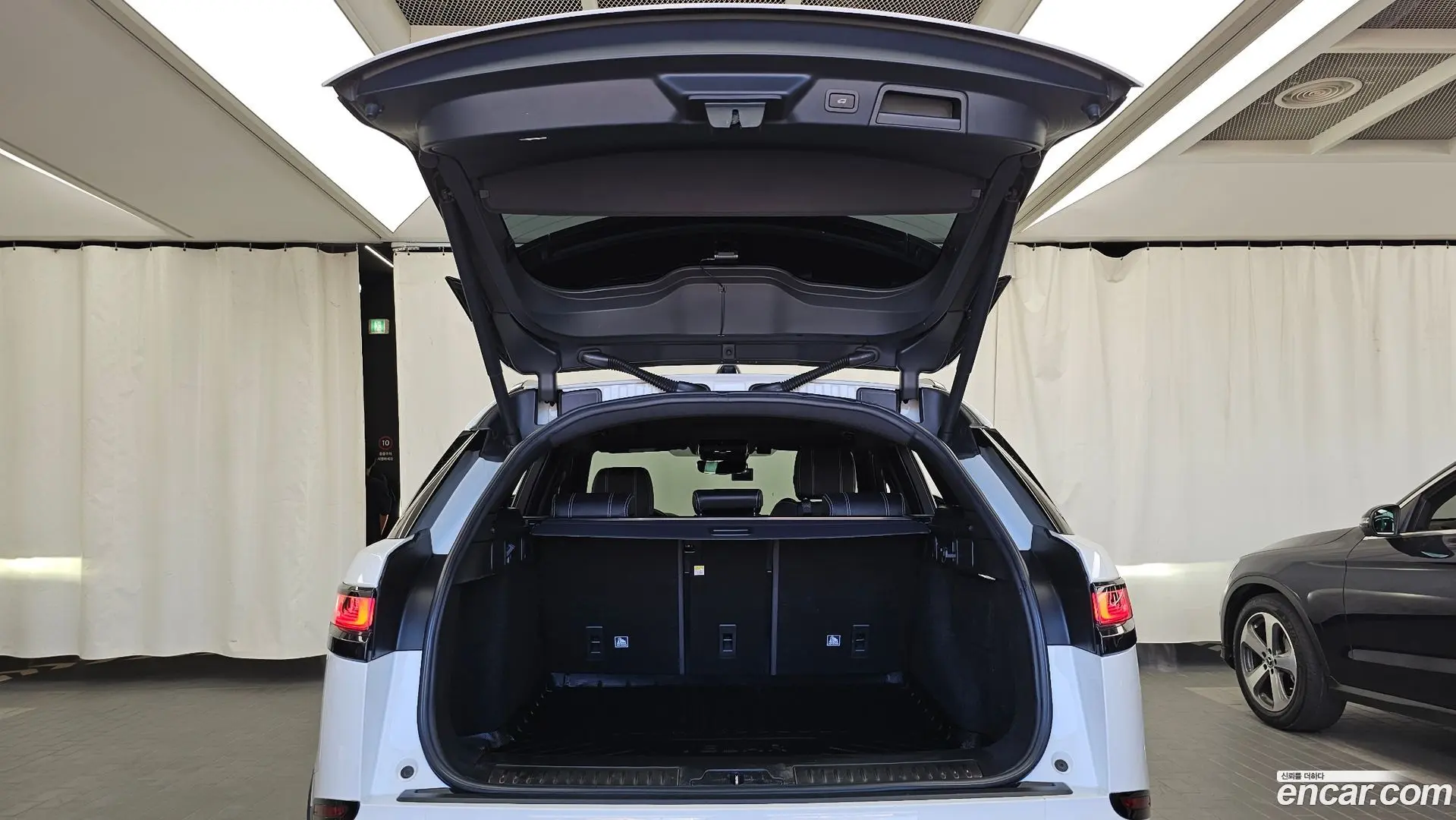 Land Rover Range Rover Velar 3.0 D300 R-Dynamic SE