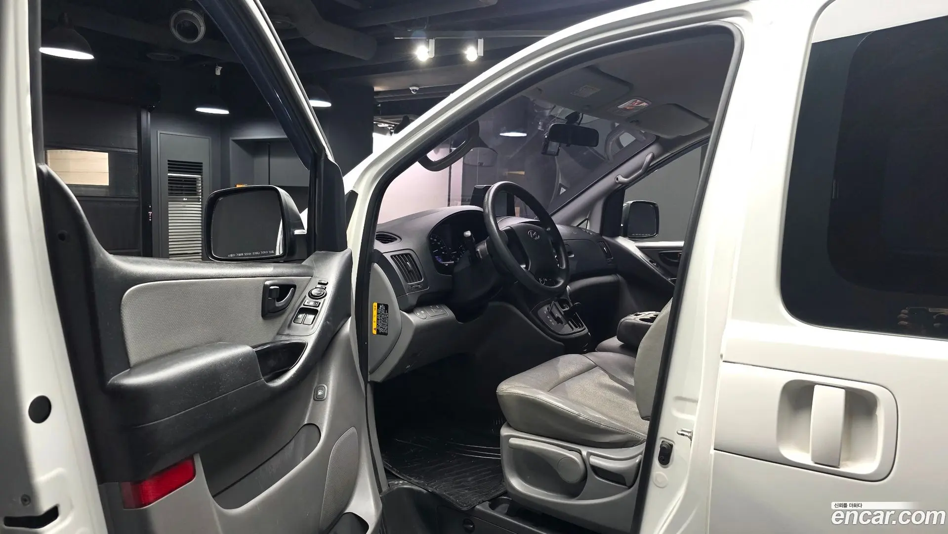 Hyundai Starex Wagon 12-Seater