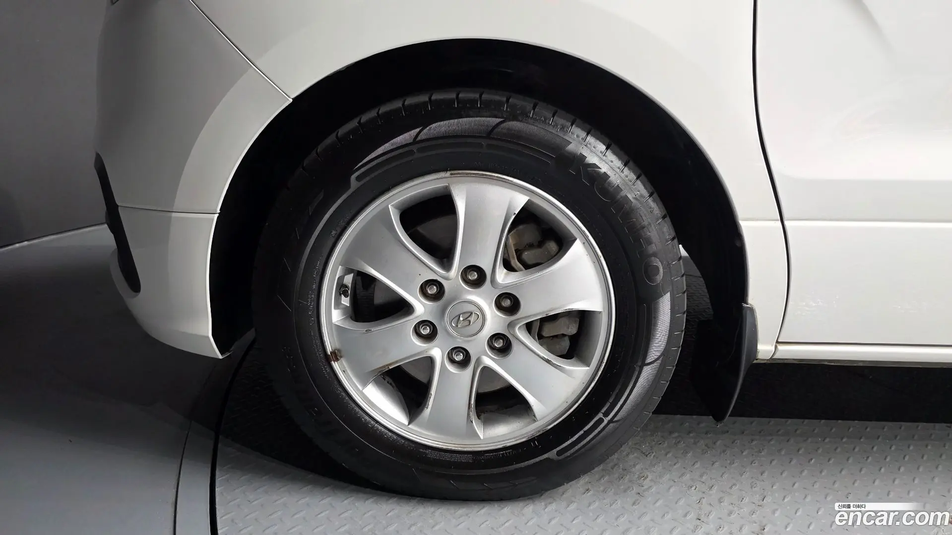 Hyundai Starex Wagon 12-Seater