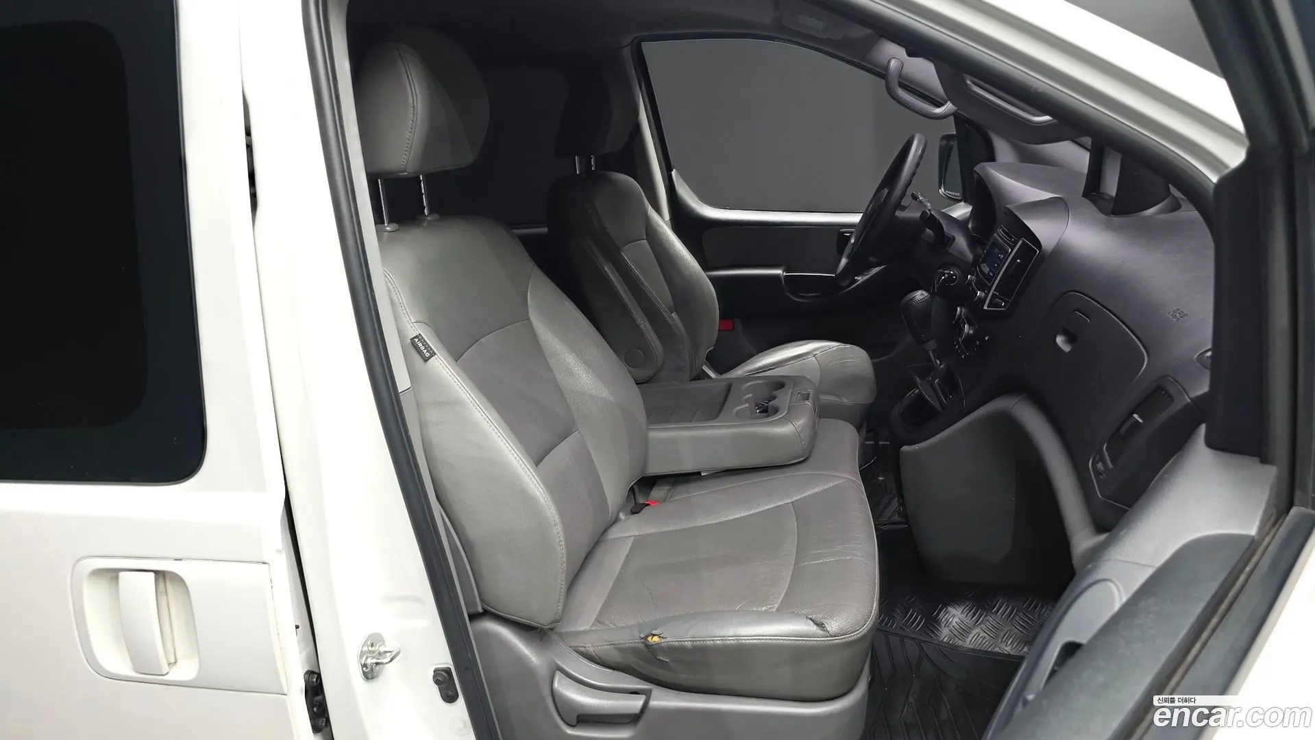 Hyundai Starex Wagon 12-Seater