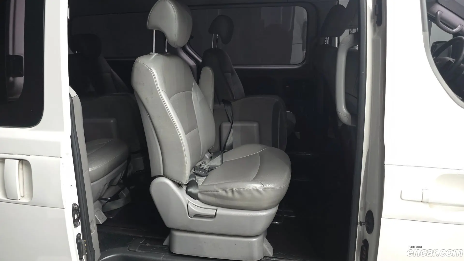 Hyundai Starex Wagon 12-Seater