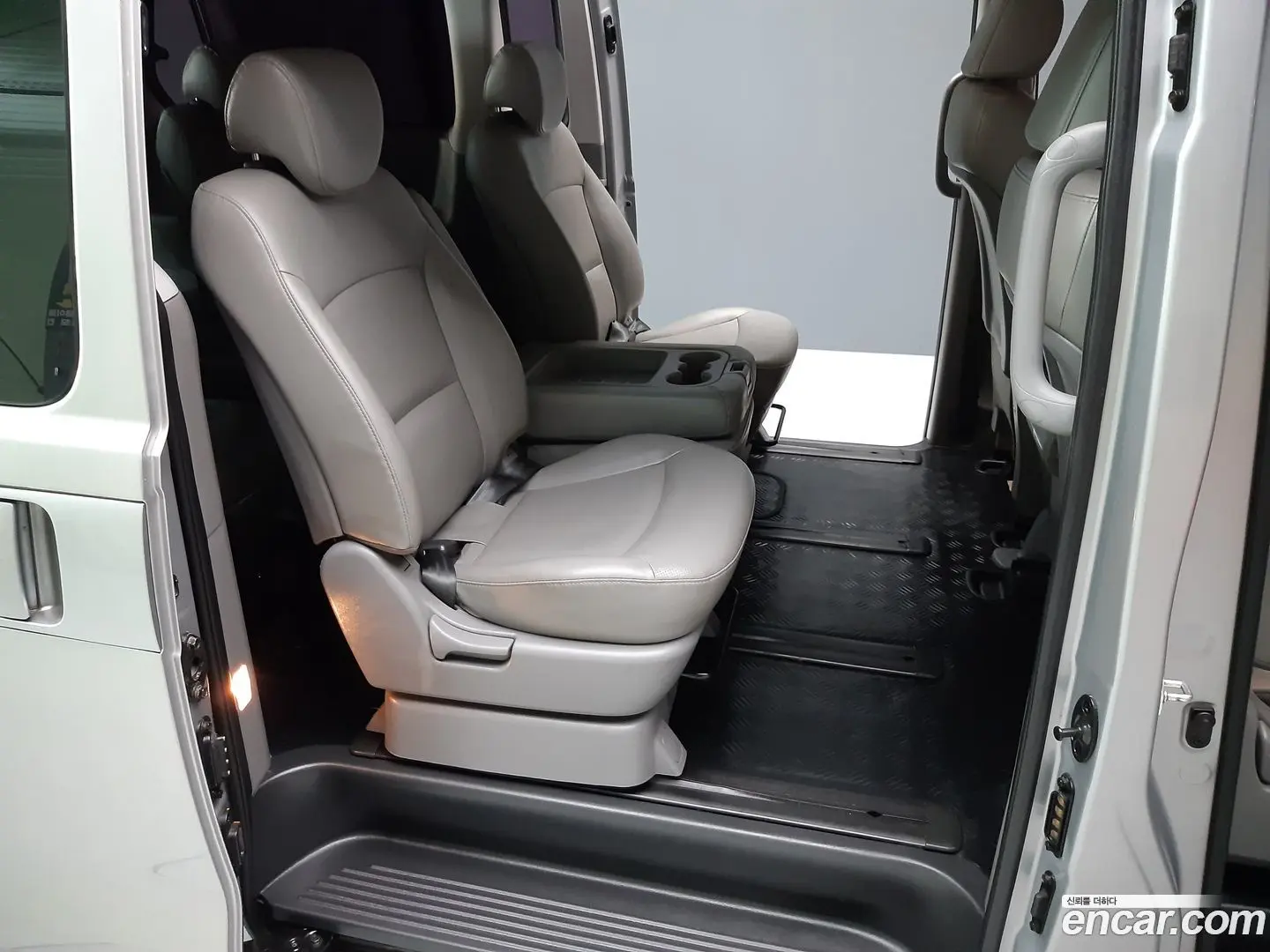 Hyundai Starex Wagon 12-Seater