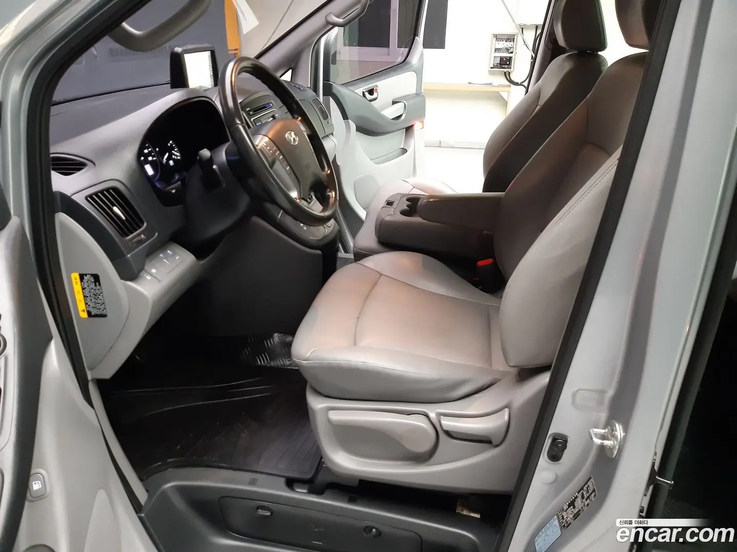 Hyundai Starex Wagon 12-Seater