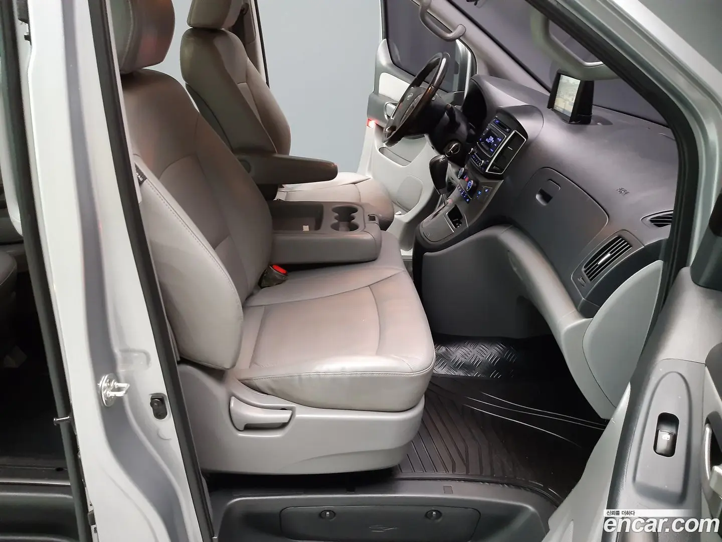 Hyundai Starex Wagon 12-Seater
