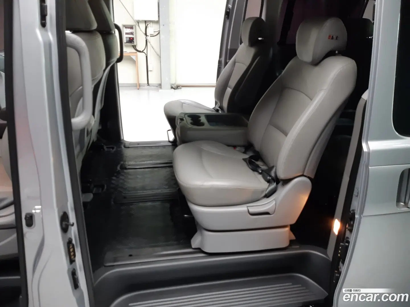 Hyundai Starex Wagon 12-Seater