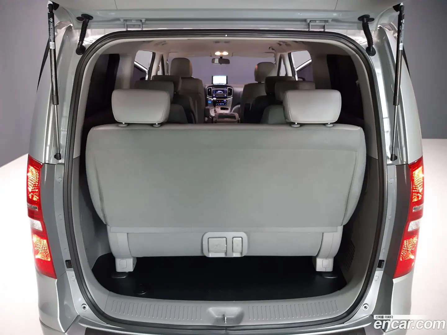 Hyundai Starex Wagon 12-Seater
