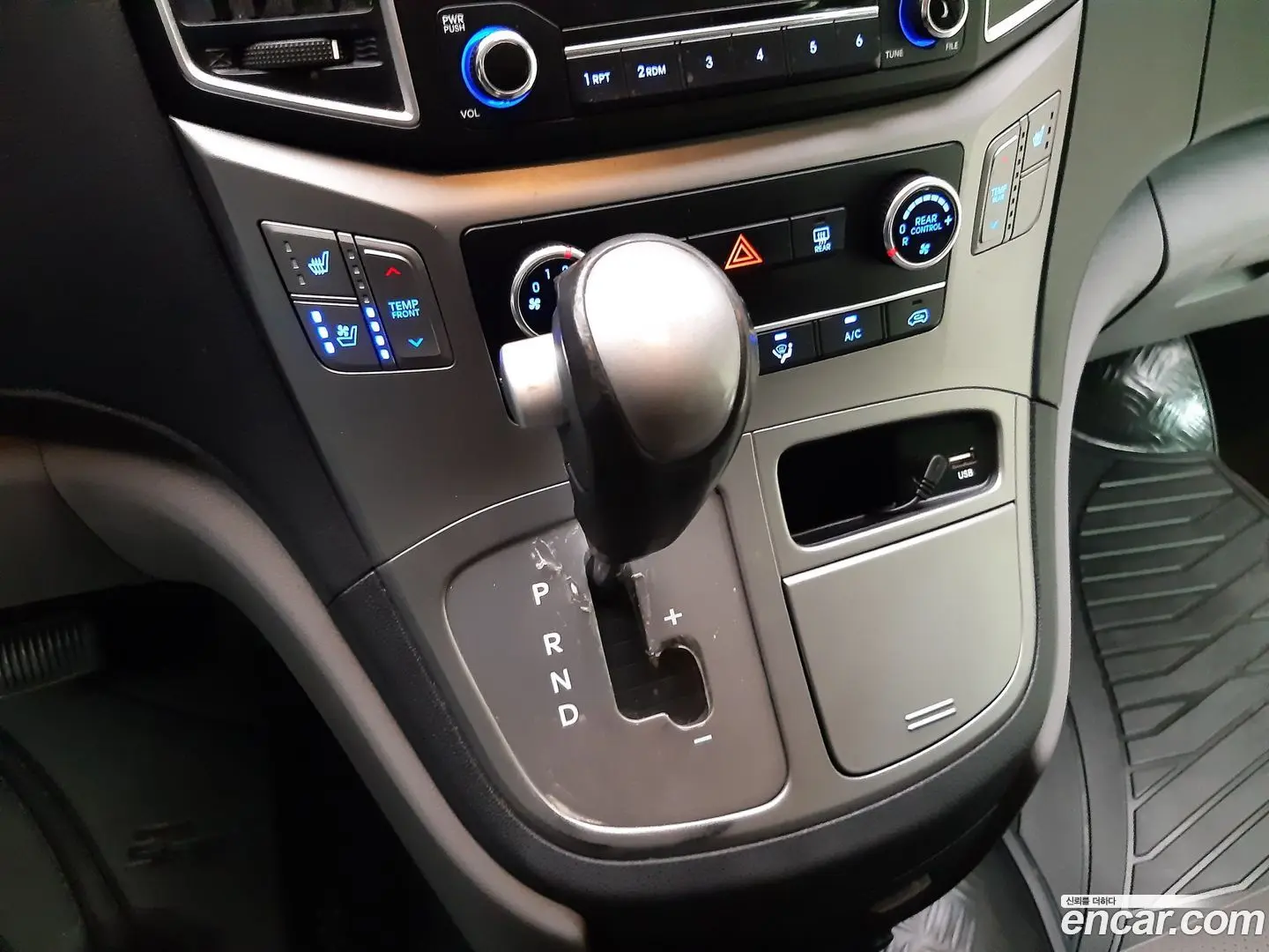 Hyundai Starex Wagon 12-Seater