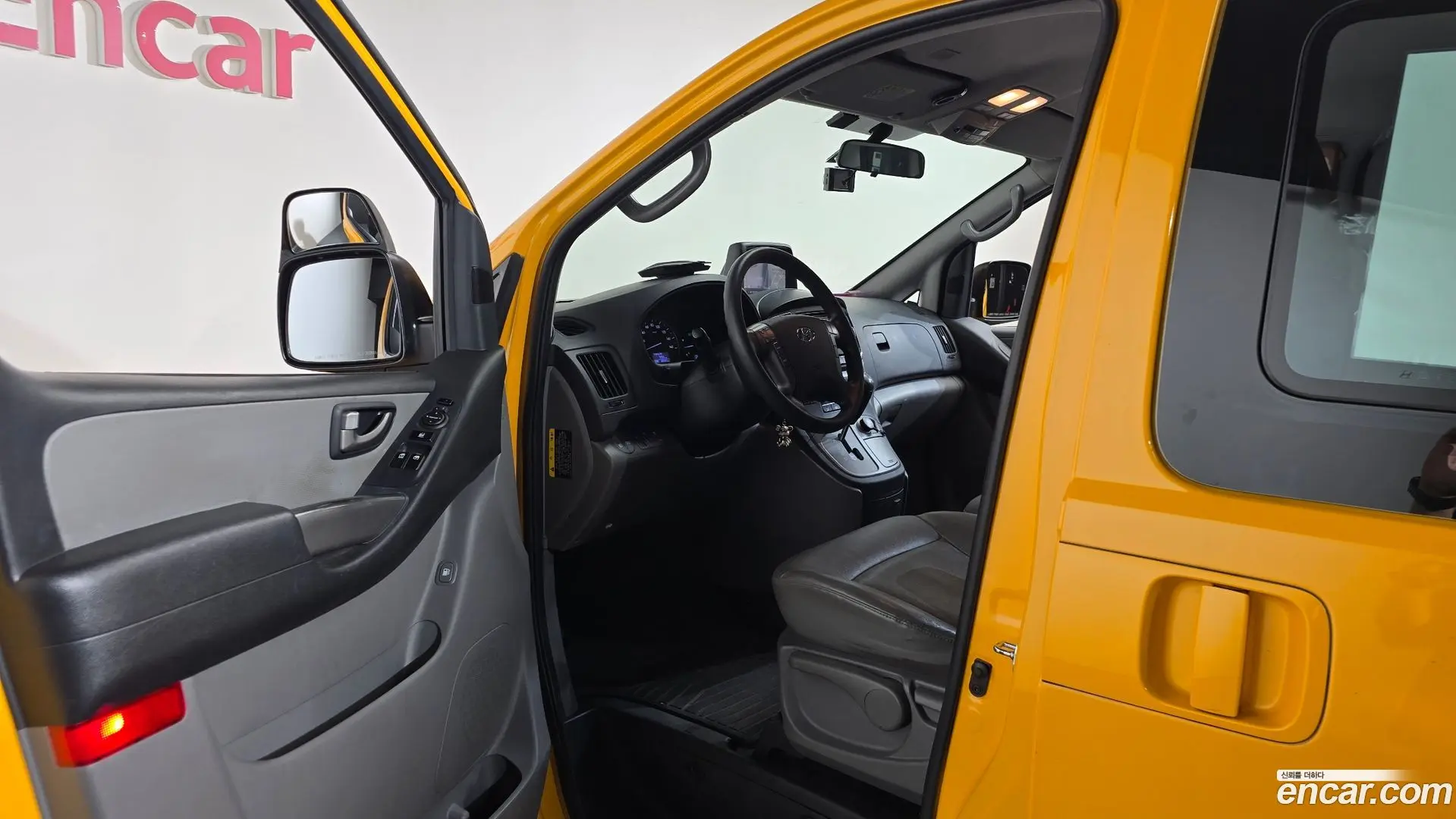 Hyundai Starex 4WD Guard car of chidren