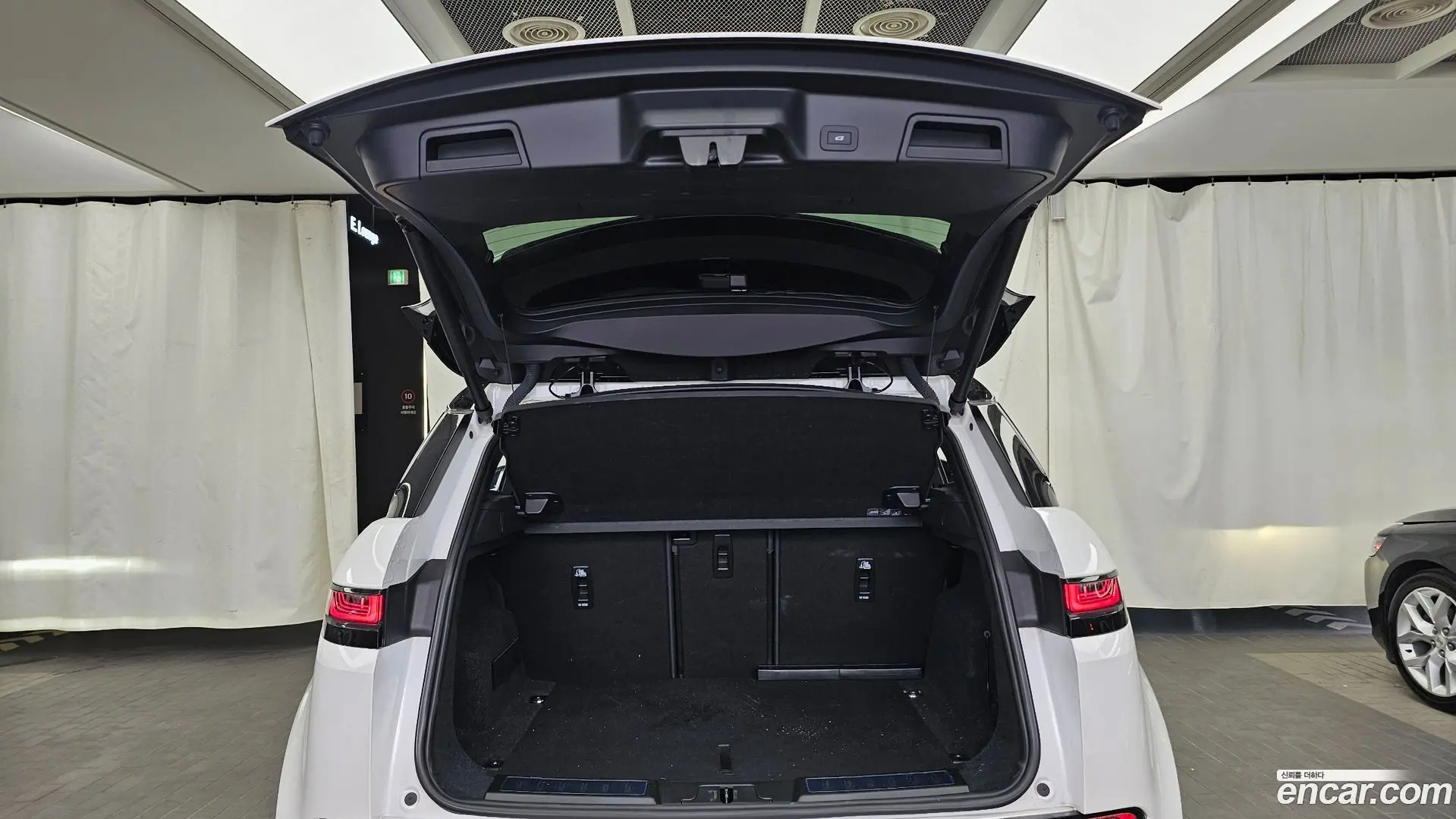 Land Rover Range Rover Evoque P250 R-Dynamic SE