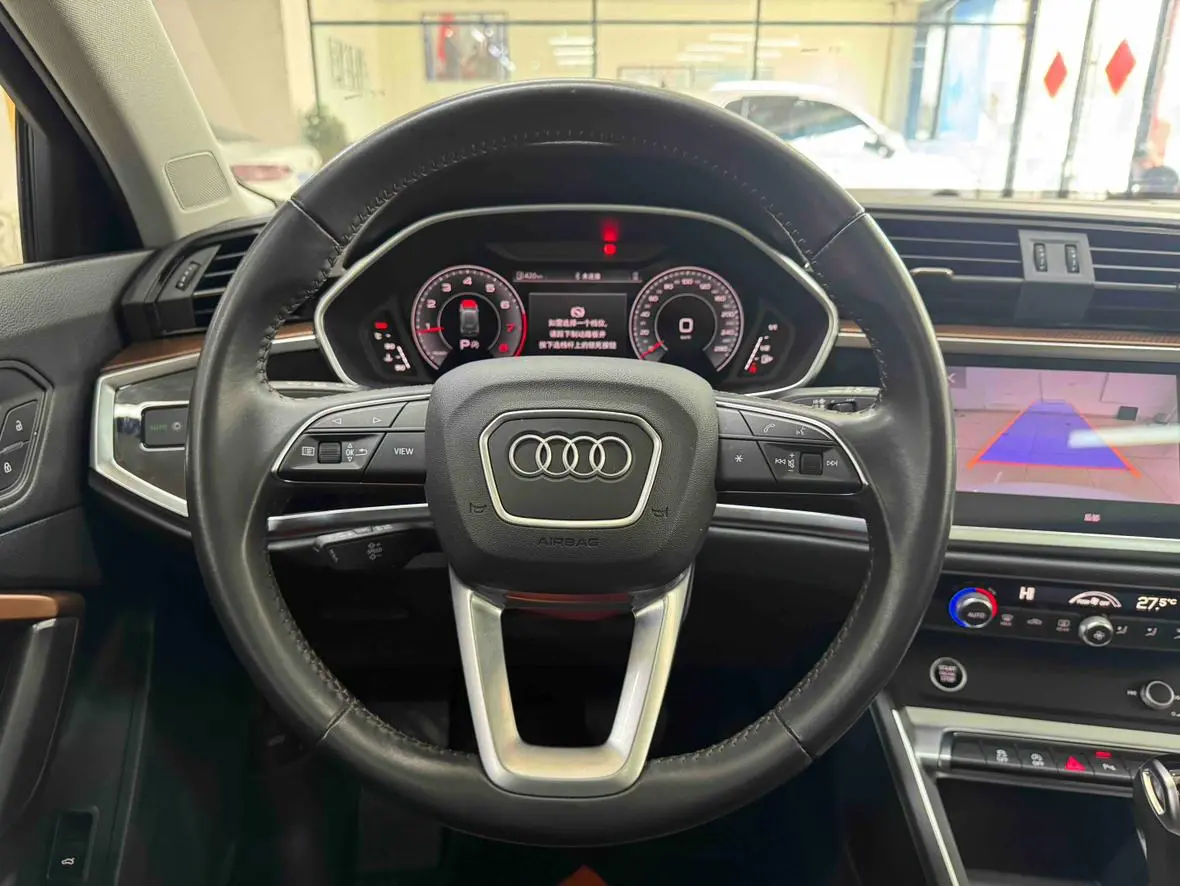 Audi Q3 2022 35 TFSI Dynamic Fashion