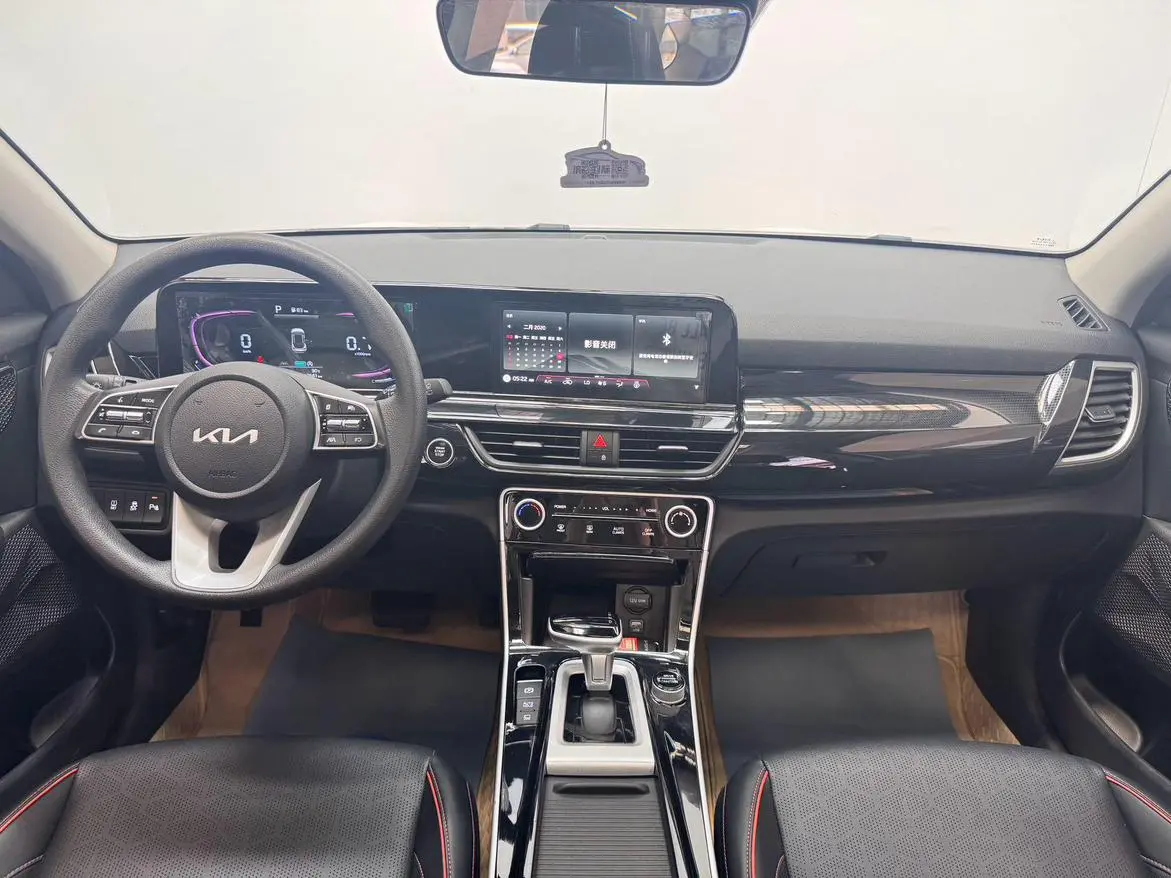 Kia 2023 1.5L IVT Luxury