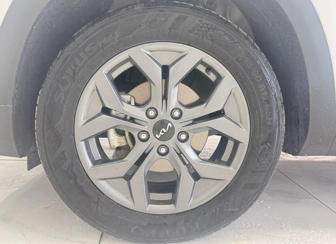 Kia 2023 1.5L IVT Luxury