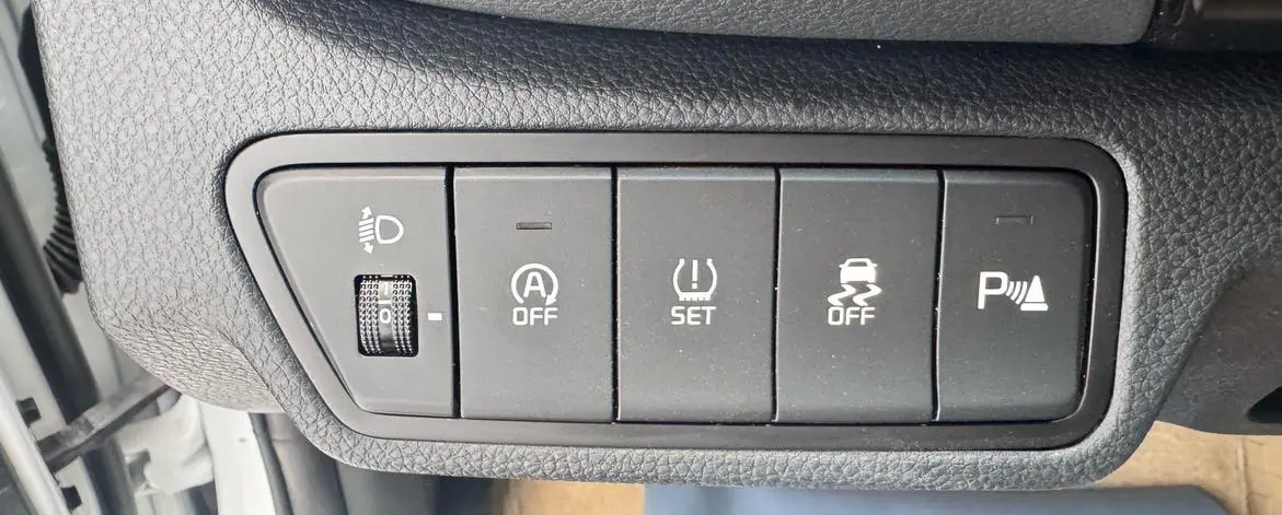 Kia 2023 1.5L IVT Luxury