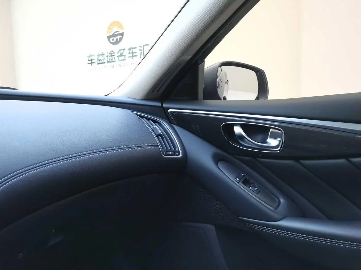 Infiniti Q50L 2018 2.0T Comfort China VI