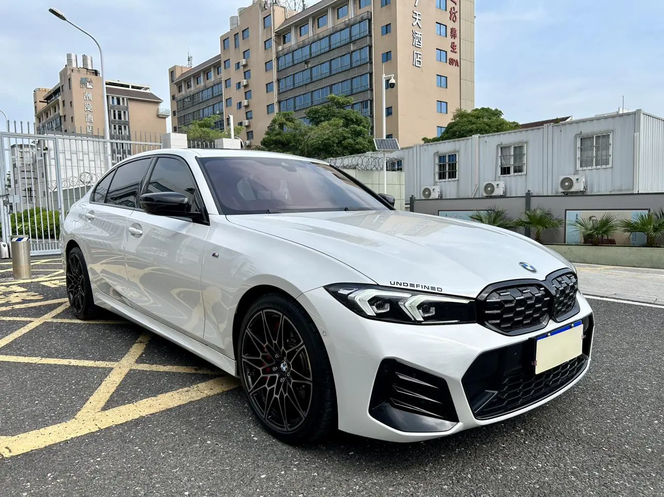 BMW 3 Series 2023 325Li M Sport Shadow Night Package