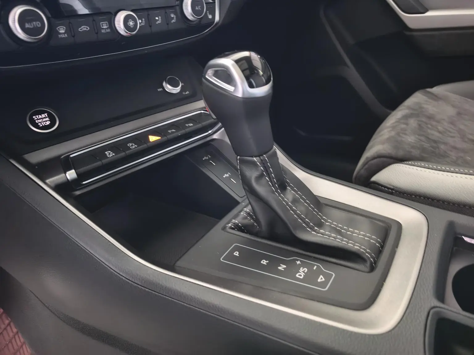 Audi Q3 2022 35 TFSI Dynamic Fashion