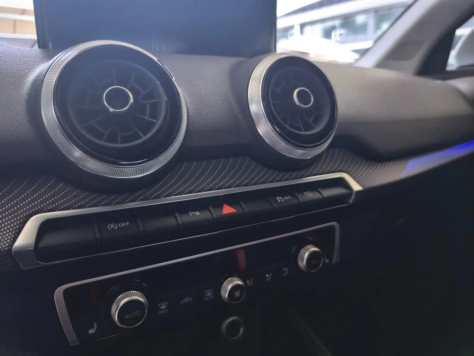 Audi Q2L 2021 35TFSI Dynamic Luxury