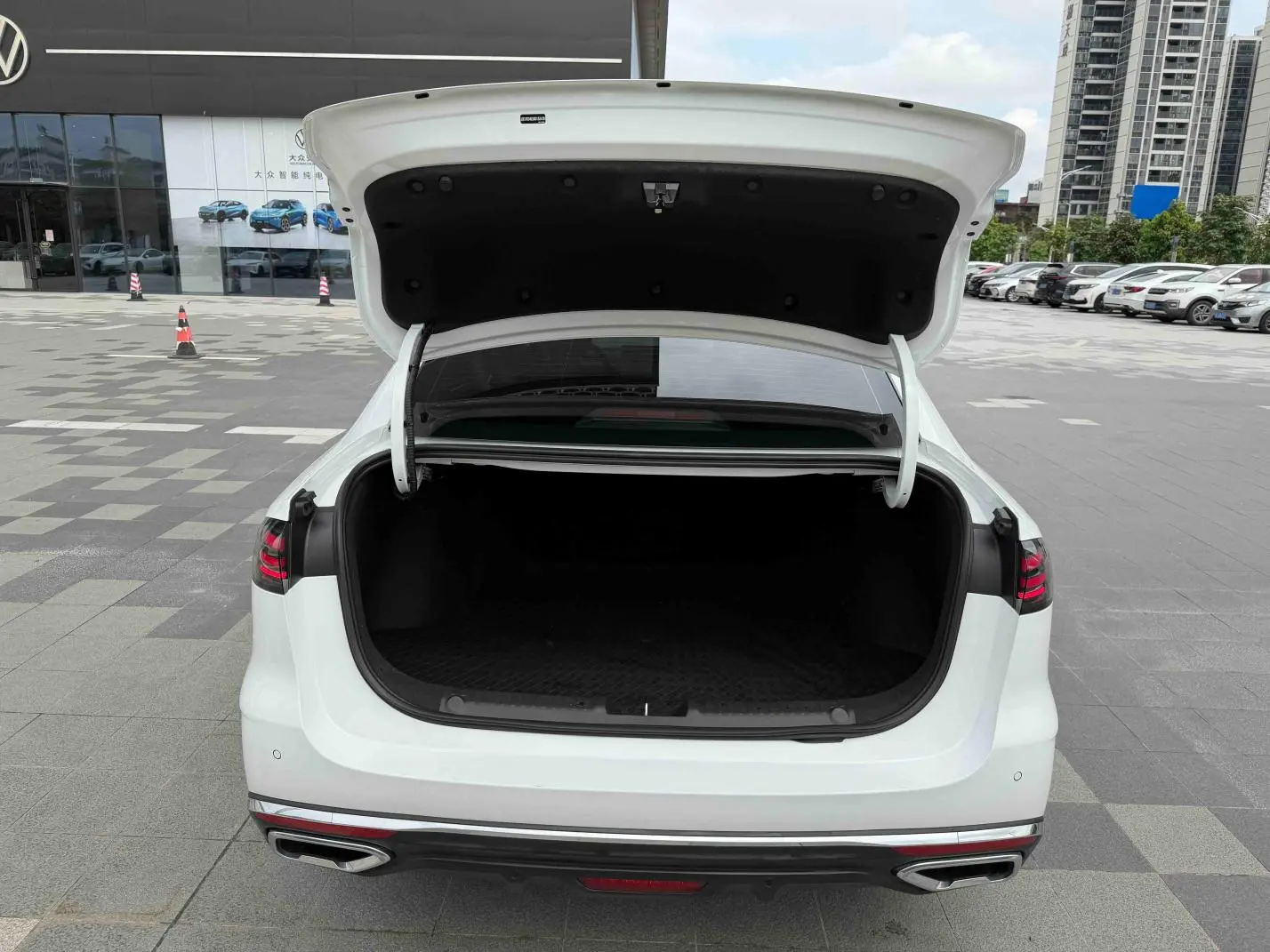 Geely Emgrand 2026 5 1.5L CVT Premium