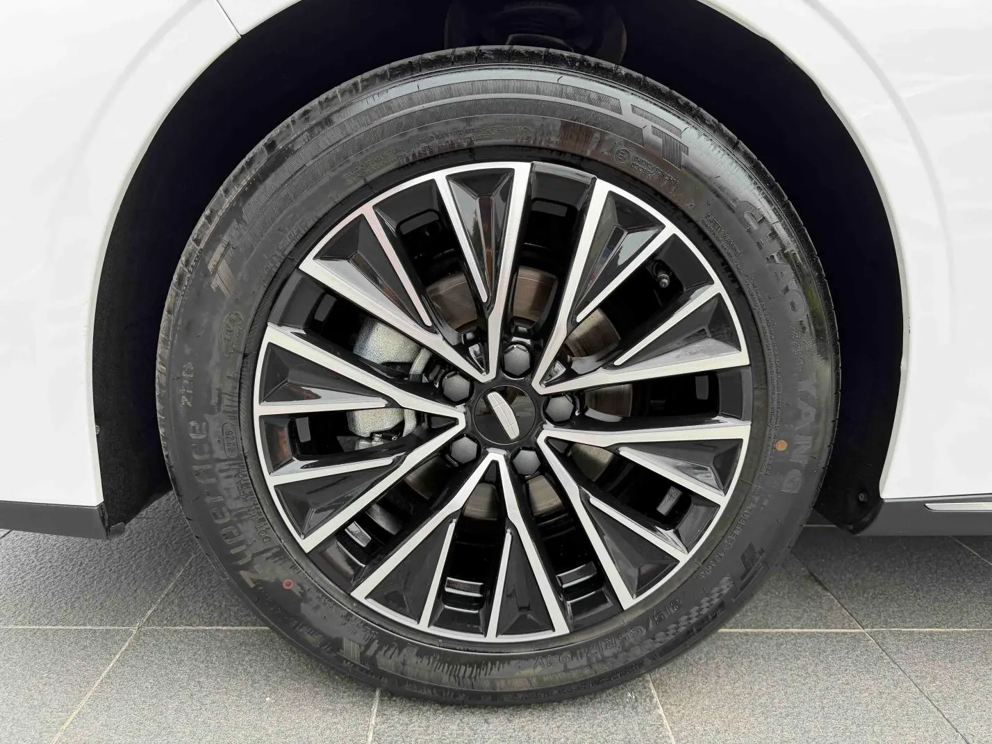 Geely Emgrand 2026 5 1.5L CVT Premium
