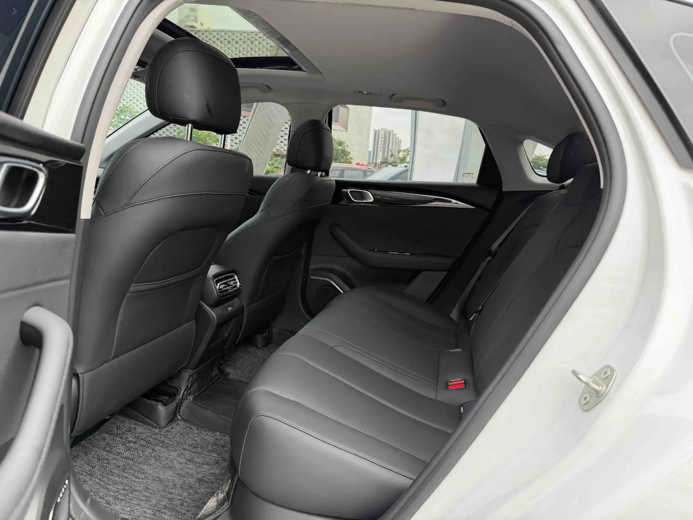 Geely Emgrand 2026 5 1.5L CVT Premium
