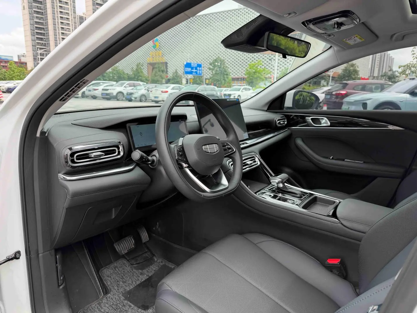 Geely Emgrand 2026 5 1.5L CVT Premium