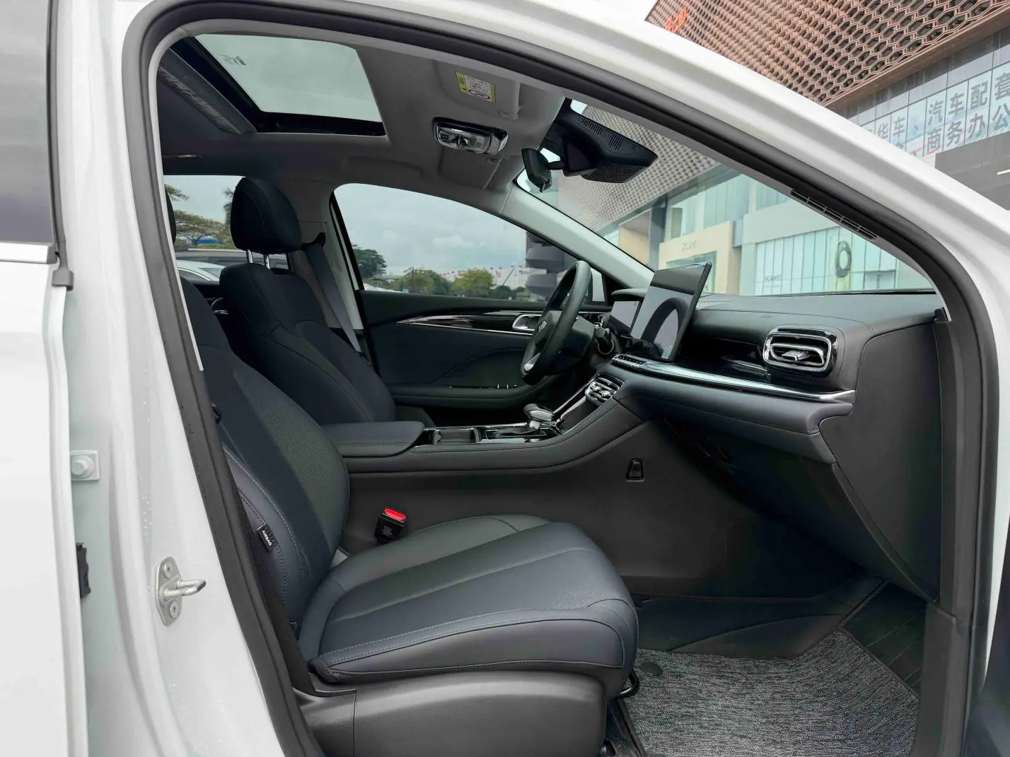 Geely Emgrand 2026 5 1.5L CVT Premium