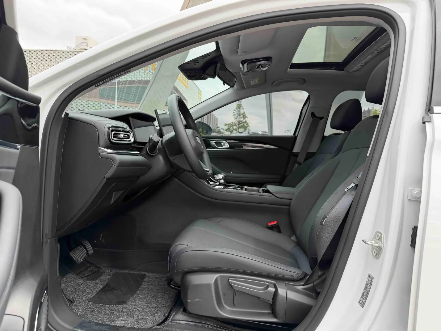 Geely Emgrand 2026 5 1.5L CVT Premium