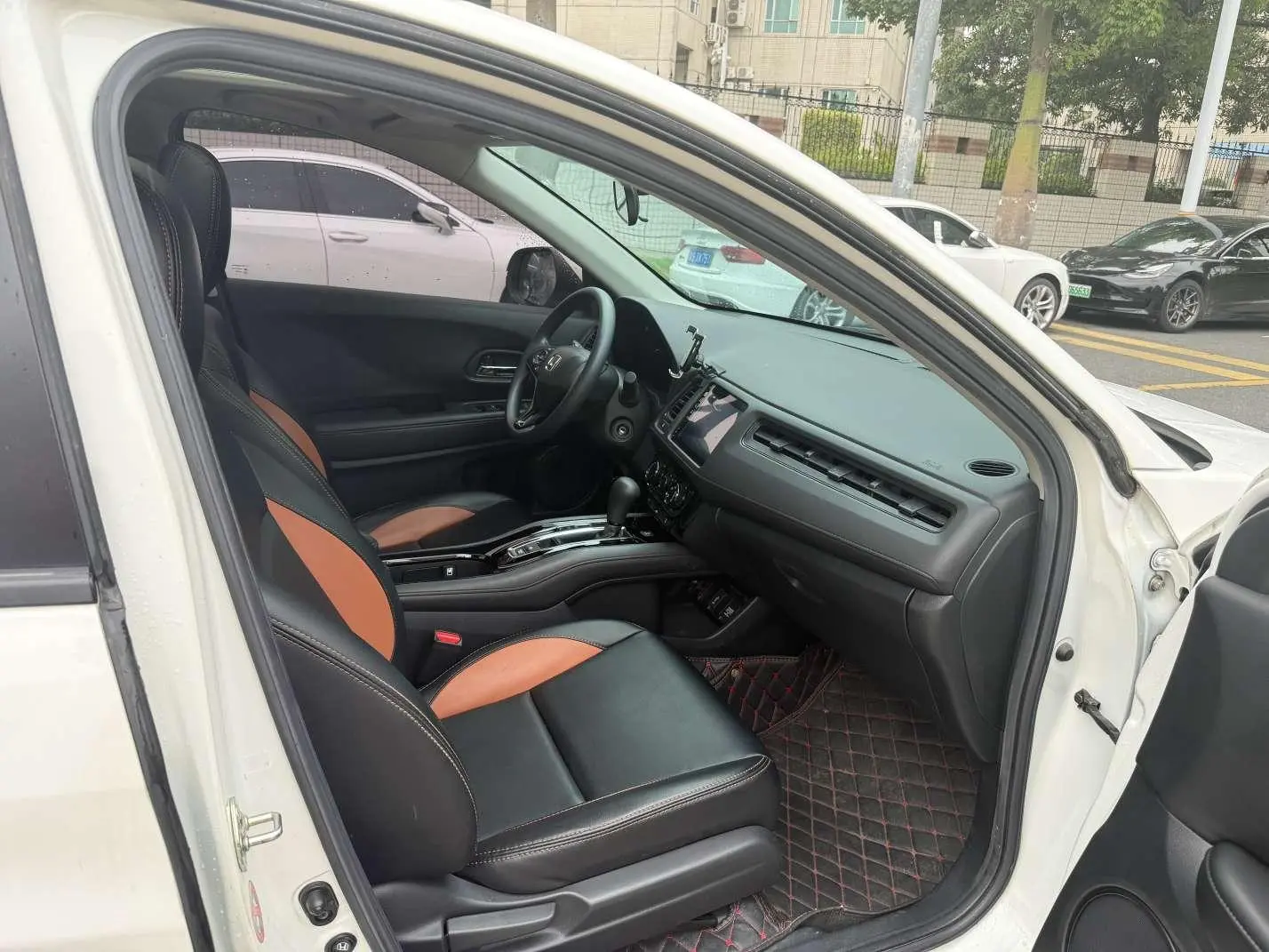 Honda Vezel 2020 1.5L CVT Pioneer
