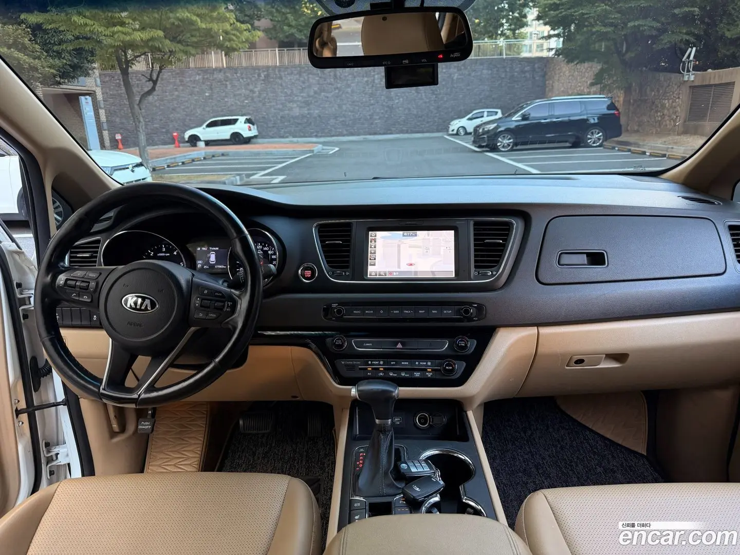 Kia Canival 9-Seater Luxury 2018