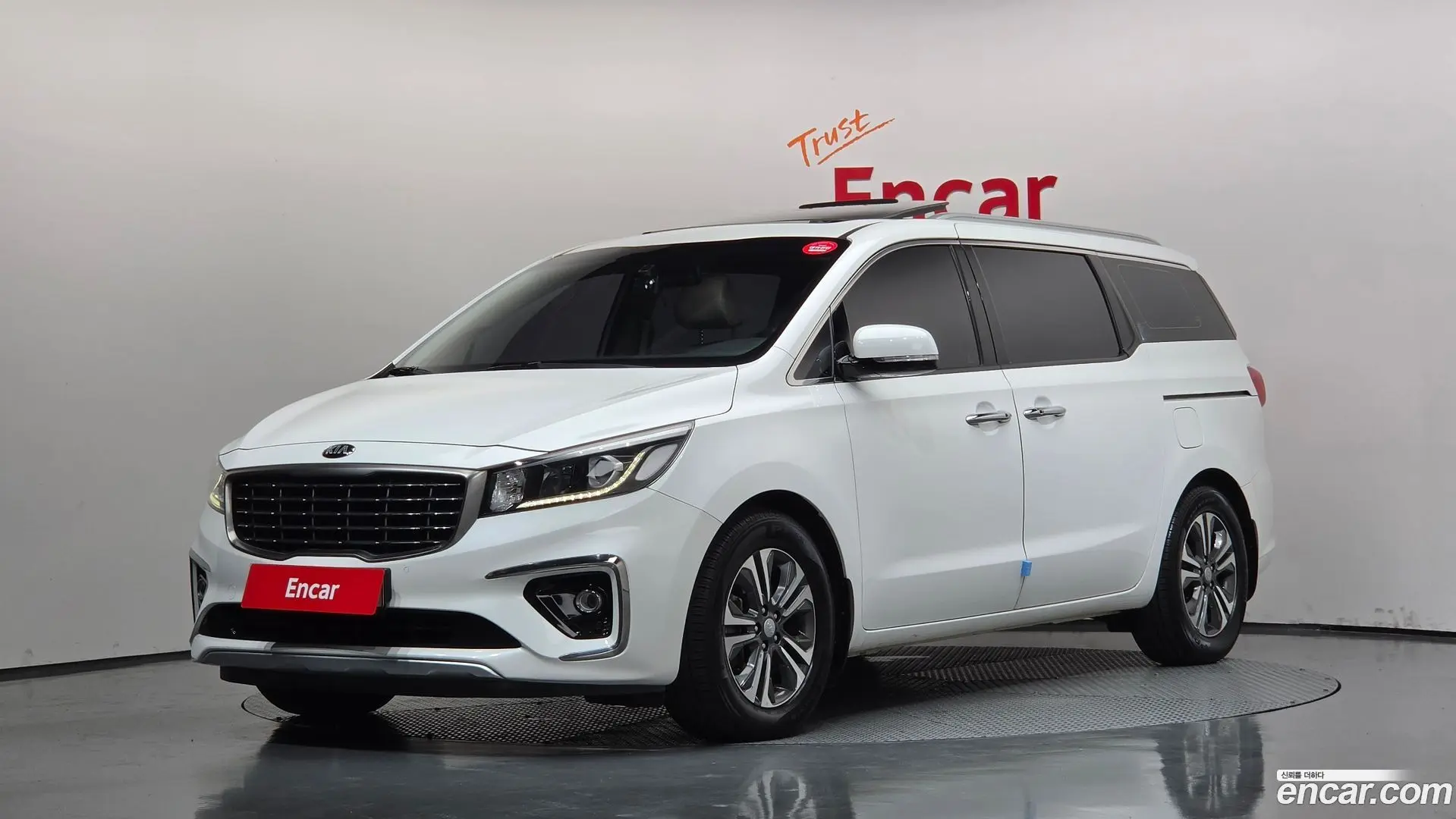 Kia Canival 9-Seater Luxury 2018