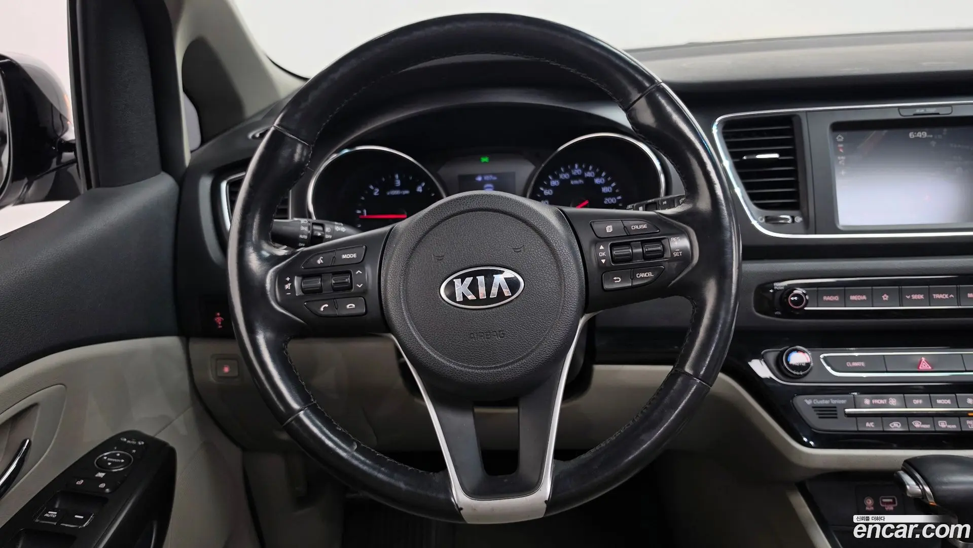 Kia Canival 9-Seater Luxury 2018