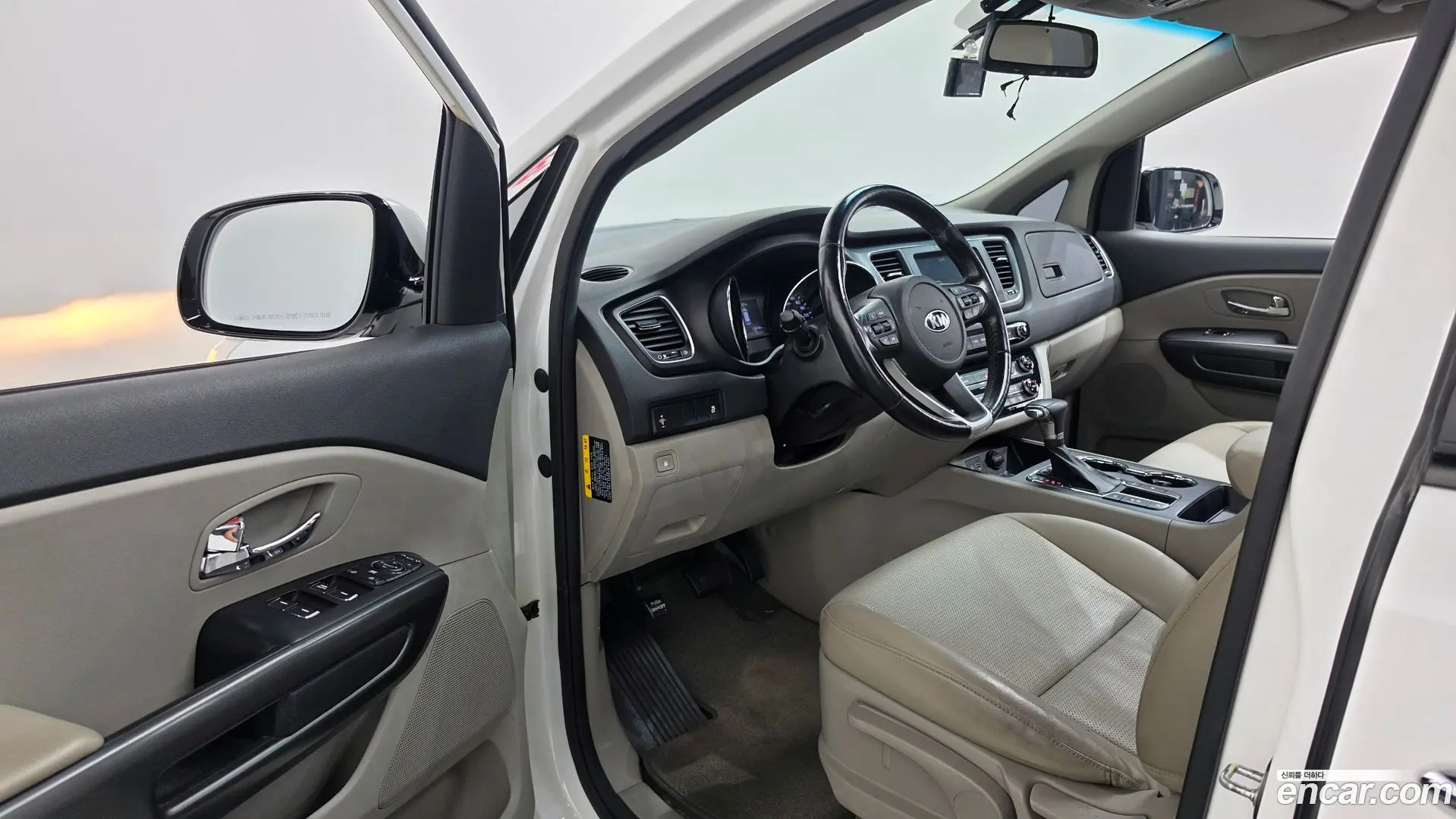 Kia Canival 9-Seater Luxury 2018