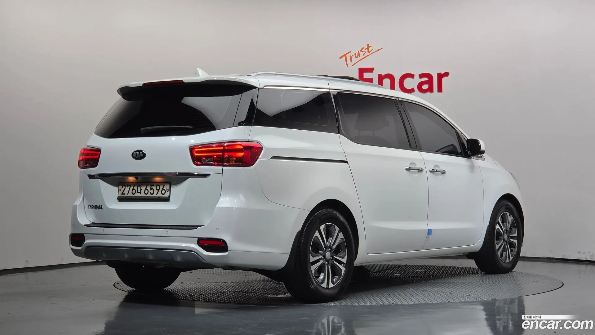 Kia Canival 9-Seater Luxury 2018