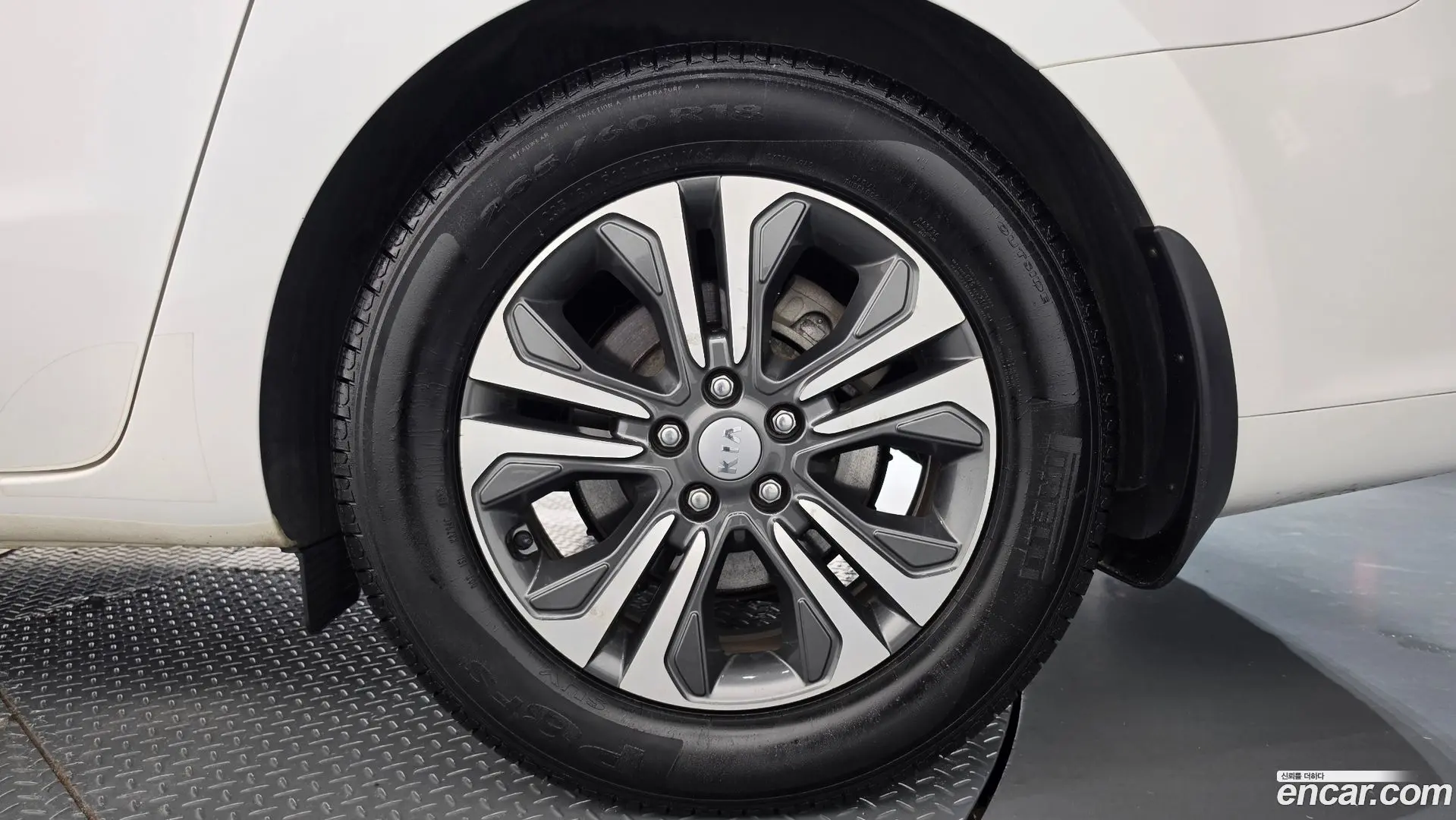 Kia Canival 9-Seater Luxury 2018