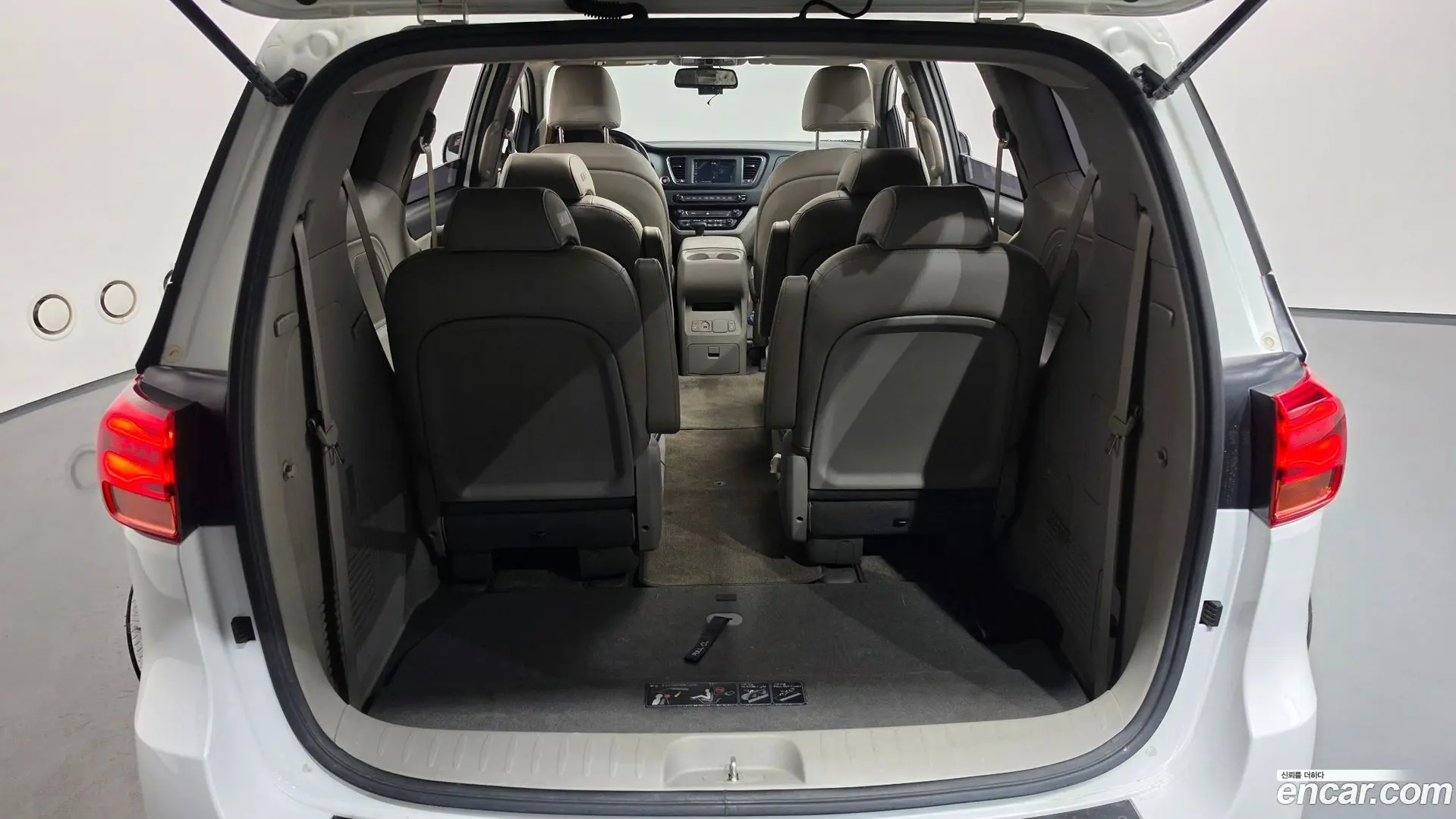 Kia Canival 9-Seater Luxury 2018