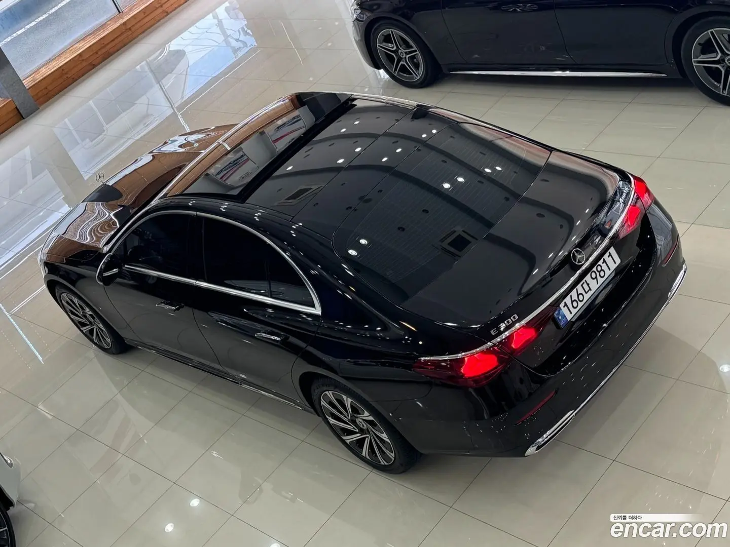 Mercedes-Benz E-Class E300 4MATIC Exclusive 2023