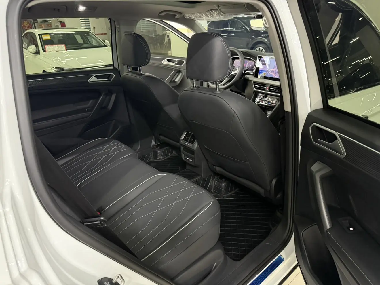 Volkswagen Tiguan L 2025 330TSI 2WD R-Line Shine