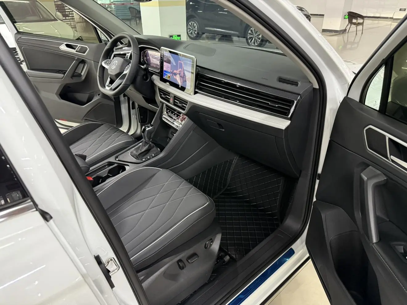 Volkswagen Tiguan L 2025 330TSI 2WD R-Line Shine