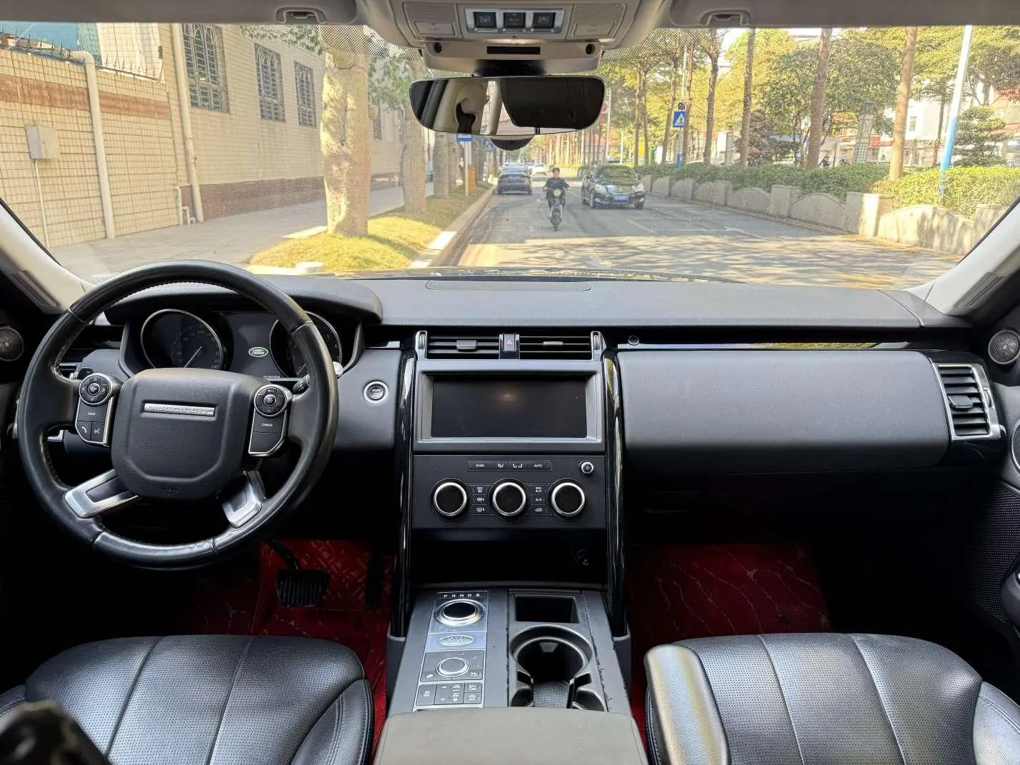 Land Rover Discovery 2018 3.0 V6 SE