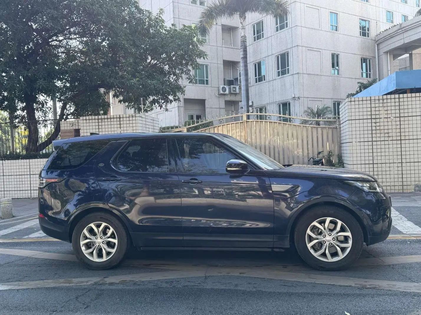 Land Rover Discovery 2018 3.0 V6 SE
