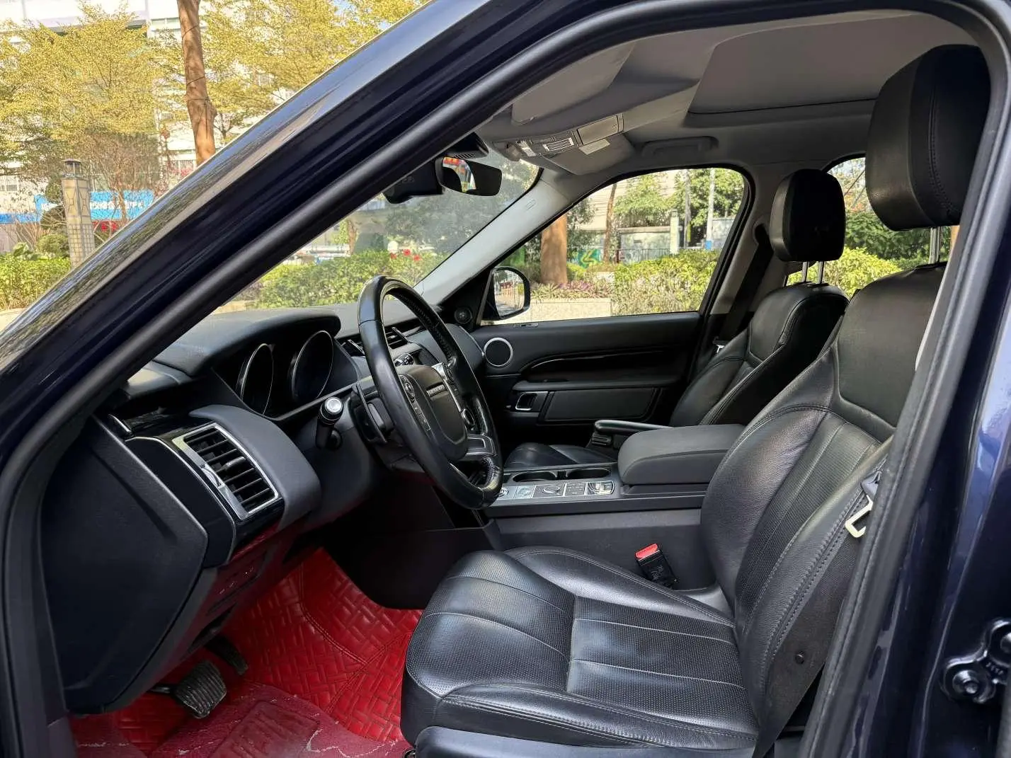 Land Rover Discovery 2018 3.0 V6 SE