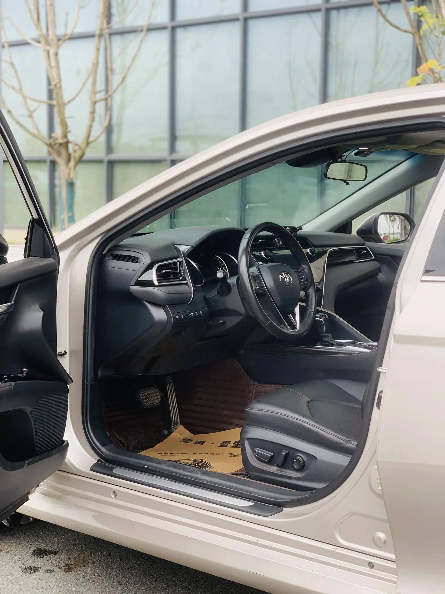 Toyota Camry 2021 2.0G Luxury