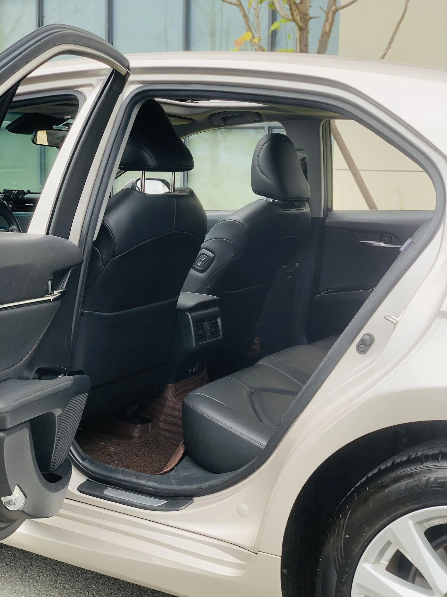 Toyota Camry 2021 2.0G Luxury