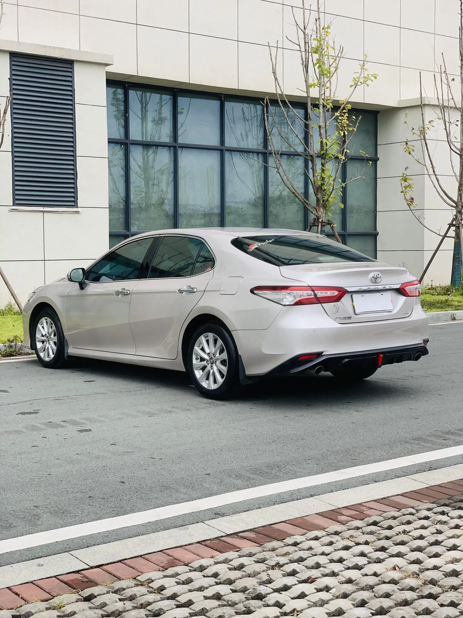 Toyota Camry 2021 2.0G Luxury