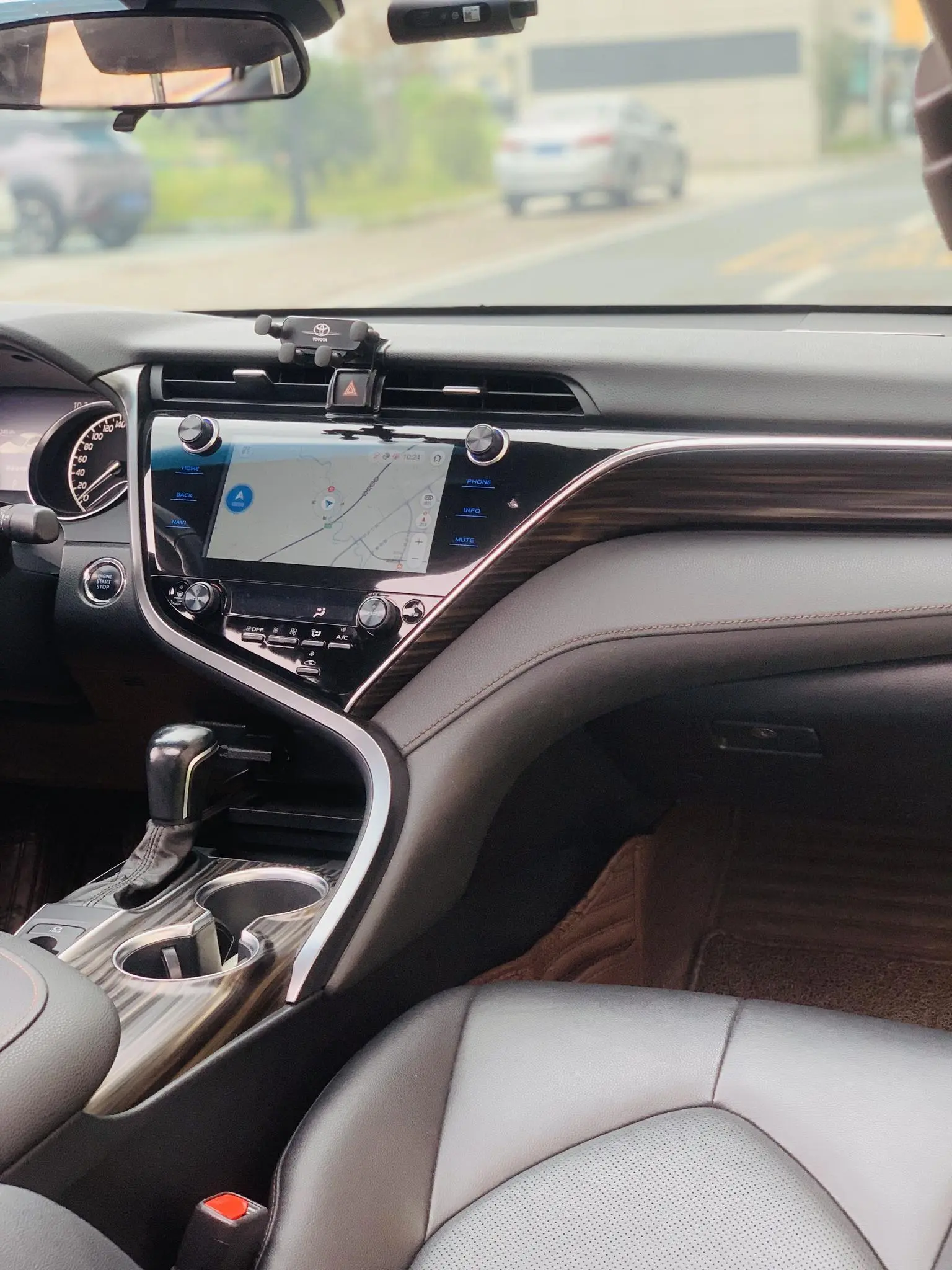 Toyota Camry 2021 2.0G Luxury